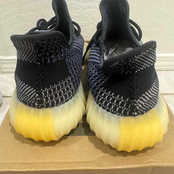 Adidas Yeezy Boost 350 V2 in carbon colorway - Picture 3 of 7